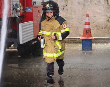 MASSA! leva criança para viver dia especial com o Corpo de Bombeiros