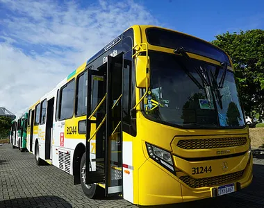 Passageiros tiveram dificuldade com saídas de ônibus das garagens de Salvador