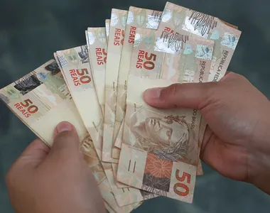 13º salário deve ser realizado em duas parcelas para os trabalhadores de carteira assinada