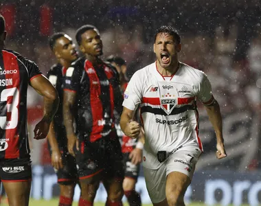 Calleri foi o grande nome do São Paulo na partida, com dois gols marcados