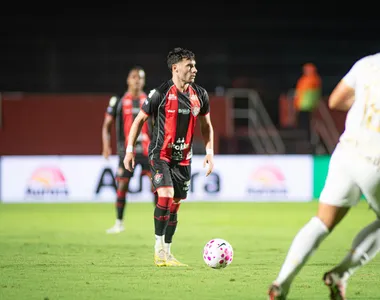 Vitória enfrenta o São Paulo neste sábado (10); veja provavéis escalações