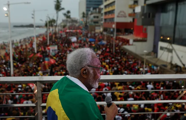 Imagem ilustrativa da imagem Ato pela Democracia reúne multidão e nomes da música em Salvador
