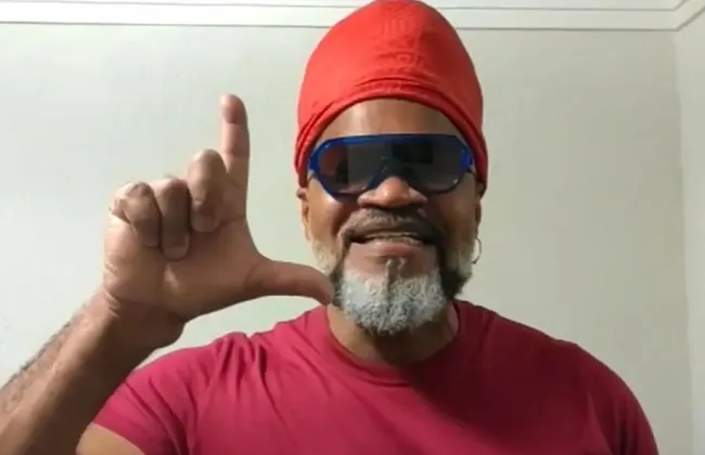 Imagem ilustrativa da imagem Carlinhos Brown declara voto em Lula e afirma: "Sou homem negro"