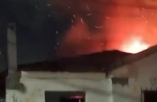 Imagem ilustrativa da imagem Casa ligada a sequestro de bebê pega fogo e revela ossadas