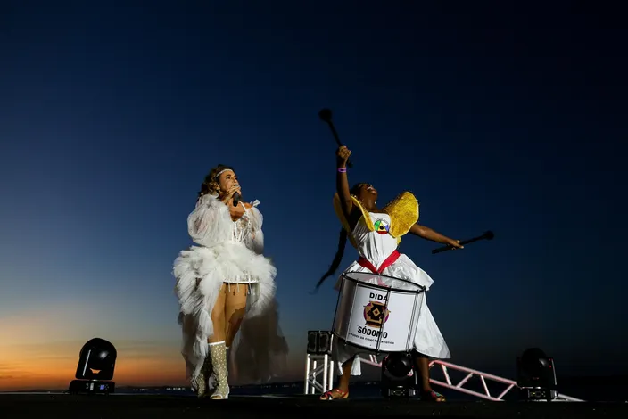 Daniela Mercury recebe grandes nomes do Axé e agita tudo no Pôr do Som