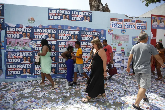 Tranquilidade e sujeira marcam final da votação no colégio Luiz Viana