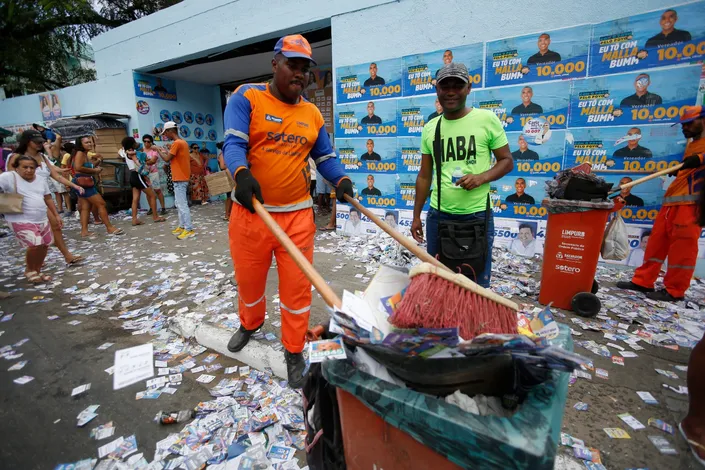 Tranquilidade e sujeira marcam final da votação no colégio Luiz Viana