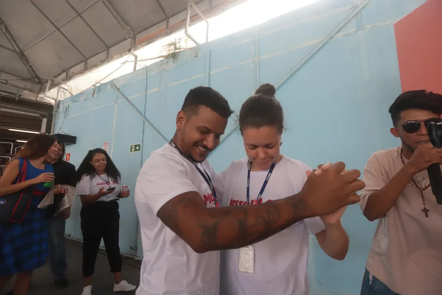 Fotos: galera 'mete dança' para celebrar o niver do MASSA! na Estação da Lapa