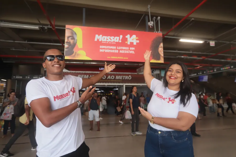 Fotos: galera 'mete dança' para celebrar o niver do MASSA! na Estação da Lapa