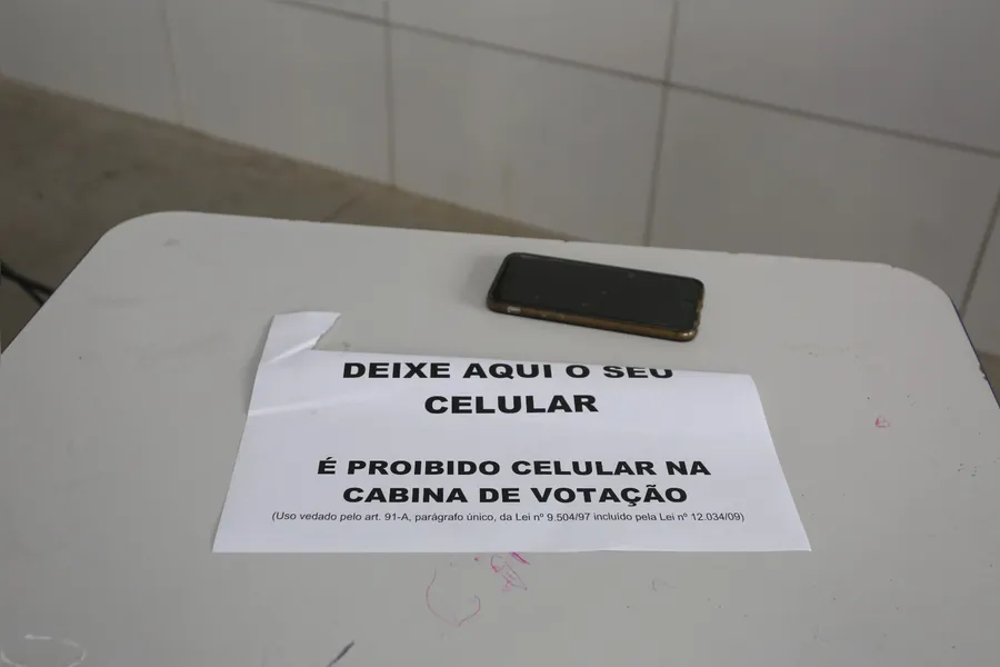 Tranquilidade e sujeira marcam final da votação no colégio Luiz Viana