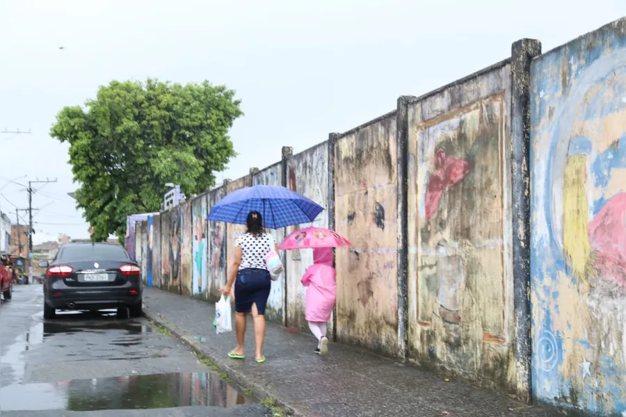 Veja imagens impressionantes da quarta caótica em Salvador