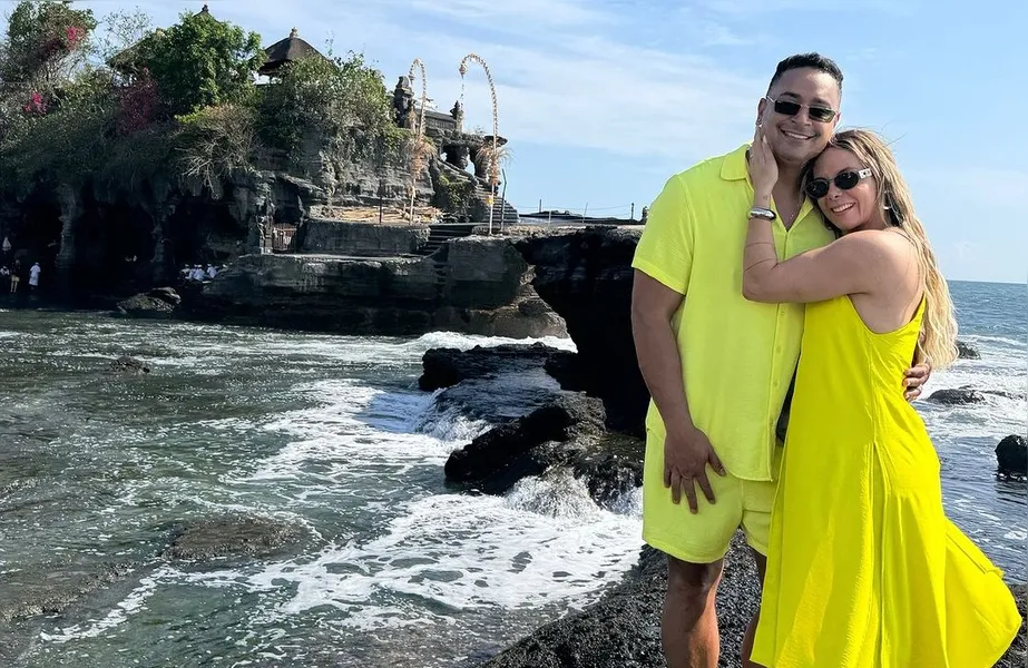 Xanddy e Carla Perez celebram 23 anos de casados em destino paradisíaco