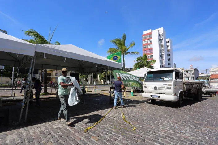 Circo desmontado! Bolsonaristas saem de acampamento em Salvador