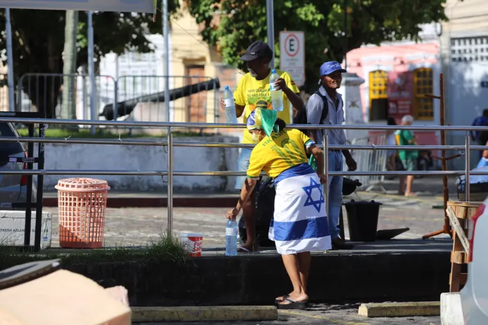 Circo desmontado! Bolsonaristas saem de acampamento em Salvador