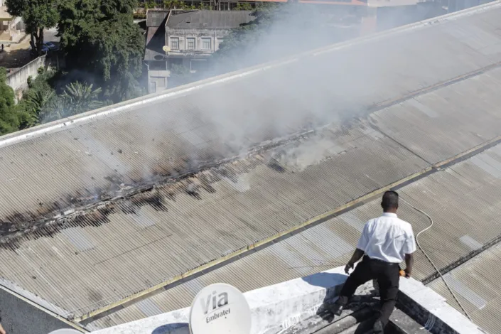 URGENTE: Incêndio atinge o Teatro Castro Alves
