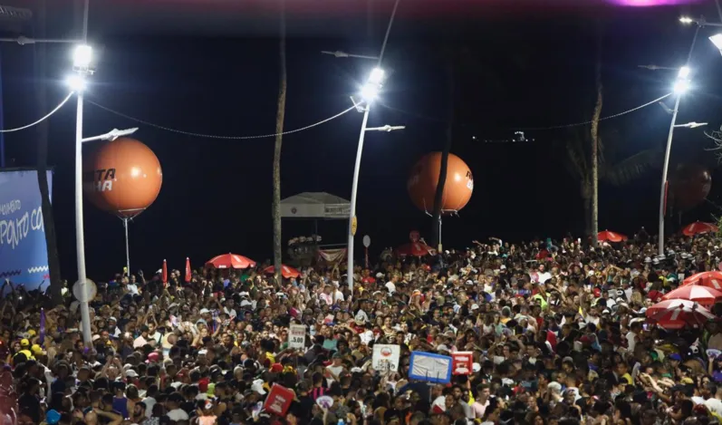 Galeria: Léo Santana arrasta multidão com o Pipoco
