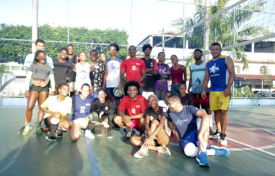 Projeto social no Subúrbio reúne uma galera para praticar vôlei