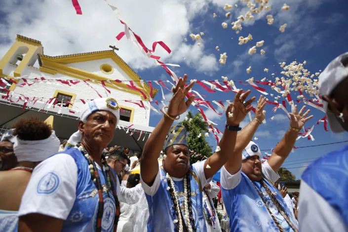 Romaria do Filhos de Gadhy participa da celebração de São Lázaro