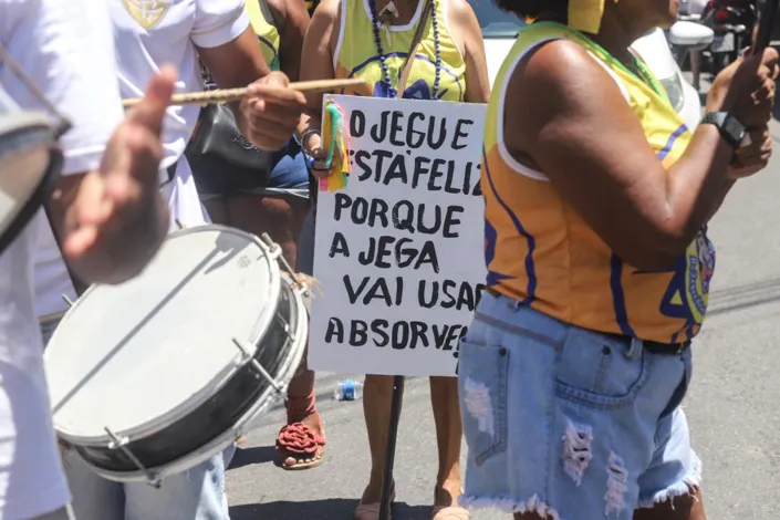 Jegue e Jega alegram ruas do Uruguai