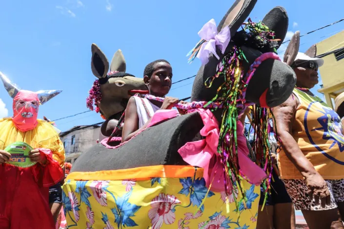 Jegue e Jega alegram ruas do Uruguai