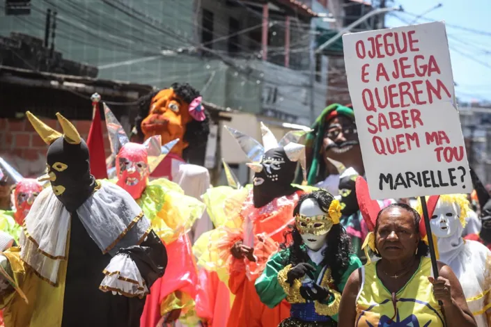 Jegue e Jega alegram ruas do Uruguai