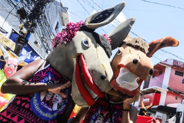 Jegue e Jega alegram ruas do Uruguai
