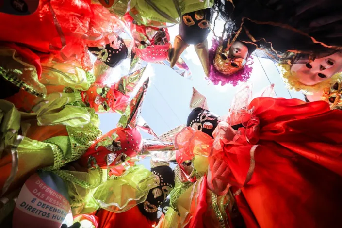 Jegue e Jega alegram ruas do Uruguai