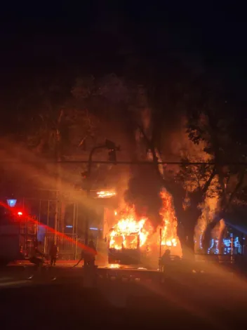 Torcedores do Santos tocam fogo e terror após queda do Peixe