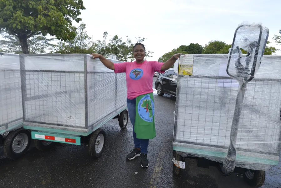 Catadores  vão trabalhar bem equipados no Carnaval