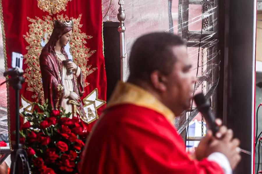 Festa de Santa Bárbara no Pelourinho é emocionante; confira fotos