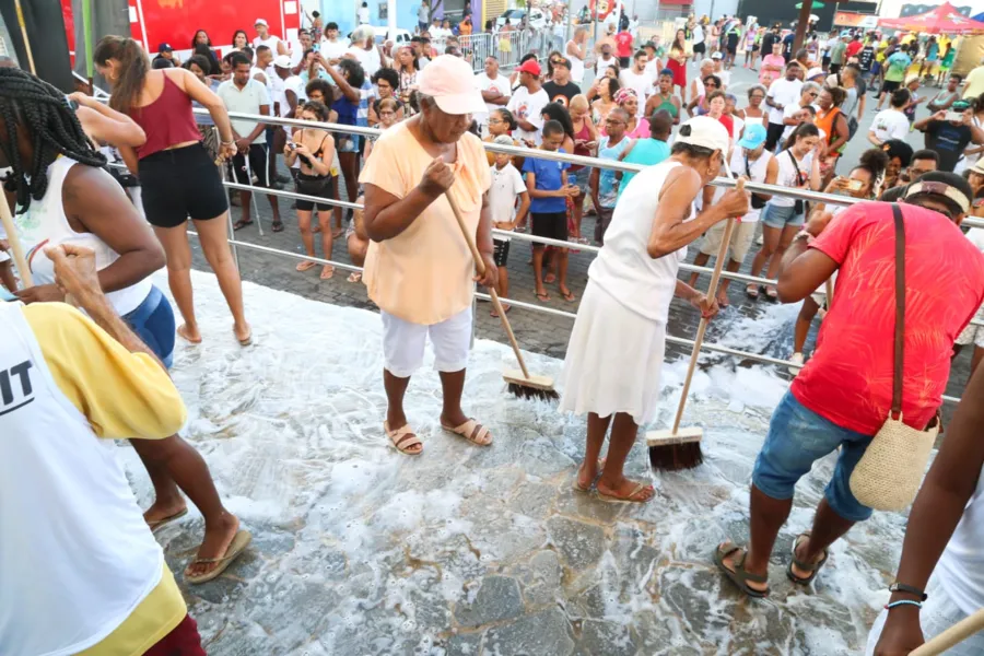 Fotos: espie a galeria com imagens da Lavagem de Itapuã em Salvador