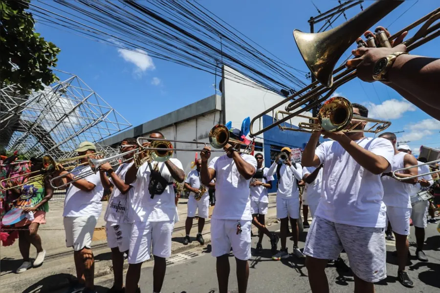 Jegue e Jega alegram ruas do Uruguai