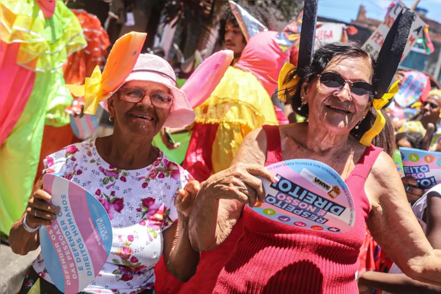 Jegue e Jega alegram ruas do Uruguai