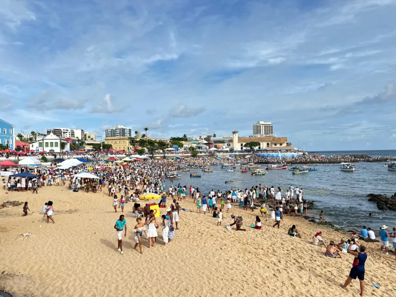 Rainha do Mar: fotos e detalhes da saída dos presentes pra Iemanjá