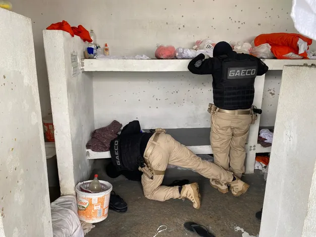 Momento da fuga foi flagrado pelas câmeras internas de segurança da unidade