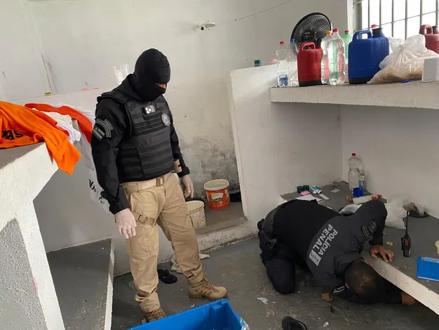 Momento da fuga foi flagrado pelas câmeras internas de segurança da unidade