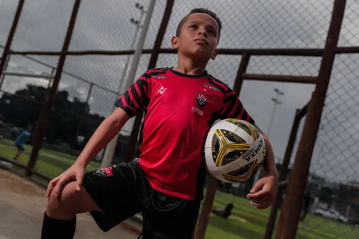 Dupla dinâmica: pai e filho vivem jornada intensa por sonho no futebol