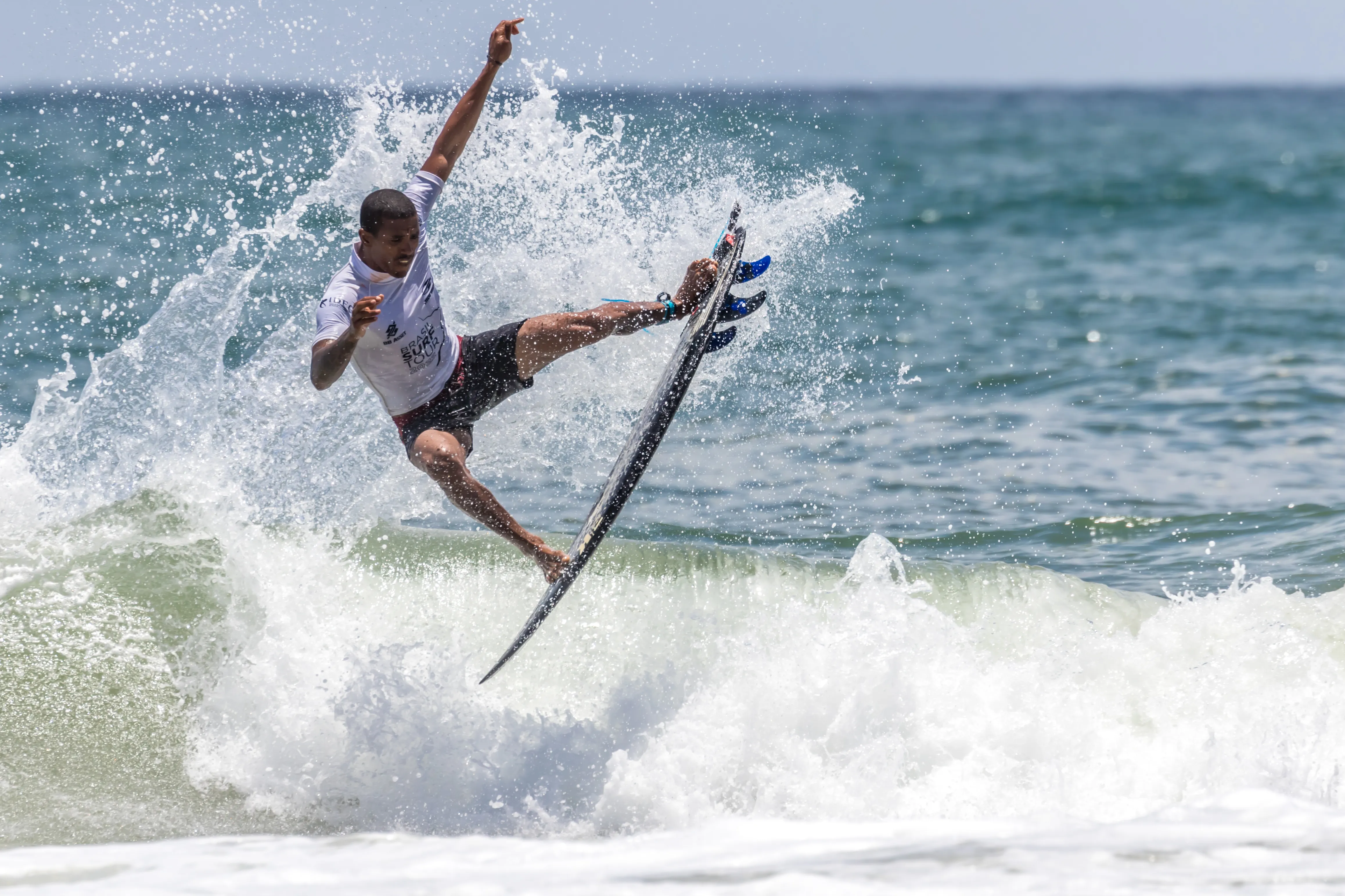 Imagem ilustrativa da imagem Baiano Davi Silva vence etapa do Brasil Surf Tour 2022 em Itacaré