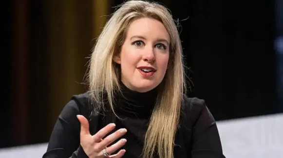 A empresa Theranos foi fundada  por Holmes em 2003 quando ela tinha 19 anos,