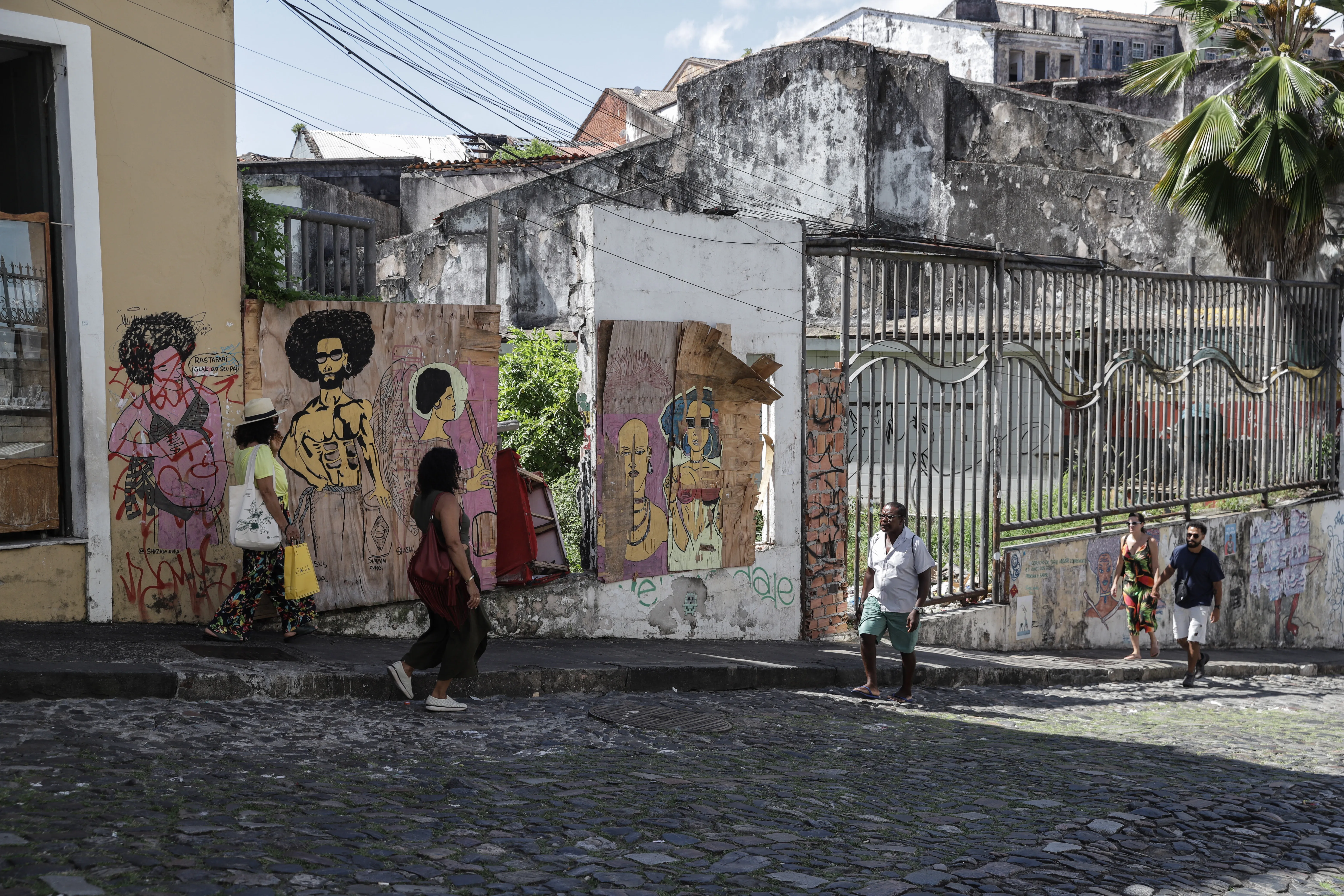 Comerciantes e frequentadores da região querem a volta da praça