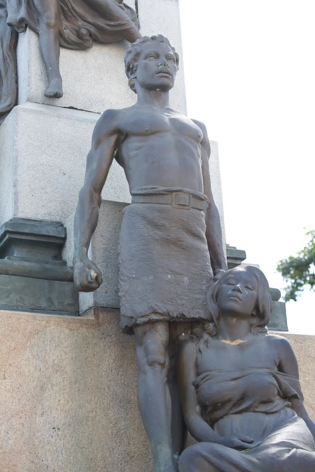 Imagem ilustrativa da imagem Estátua de Castro Alves é alvo de vandalismo