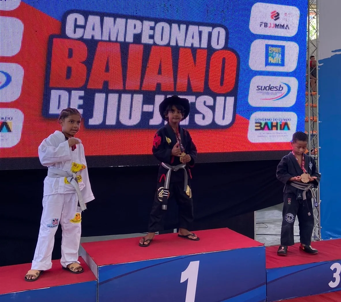 Lutador mirim já coleciona medalhas e é nº 1 do seu ranking