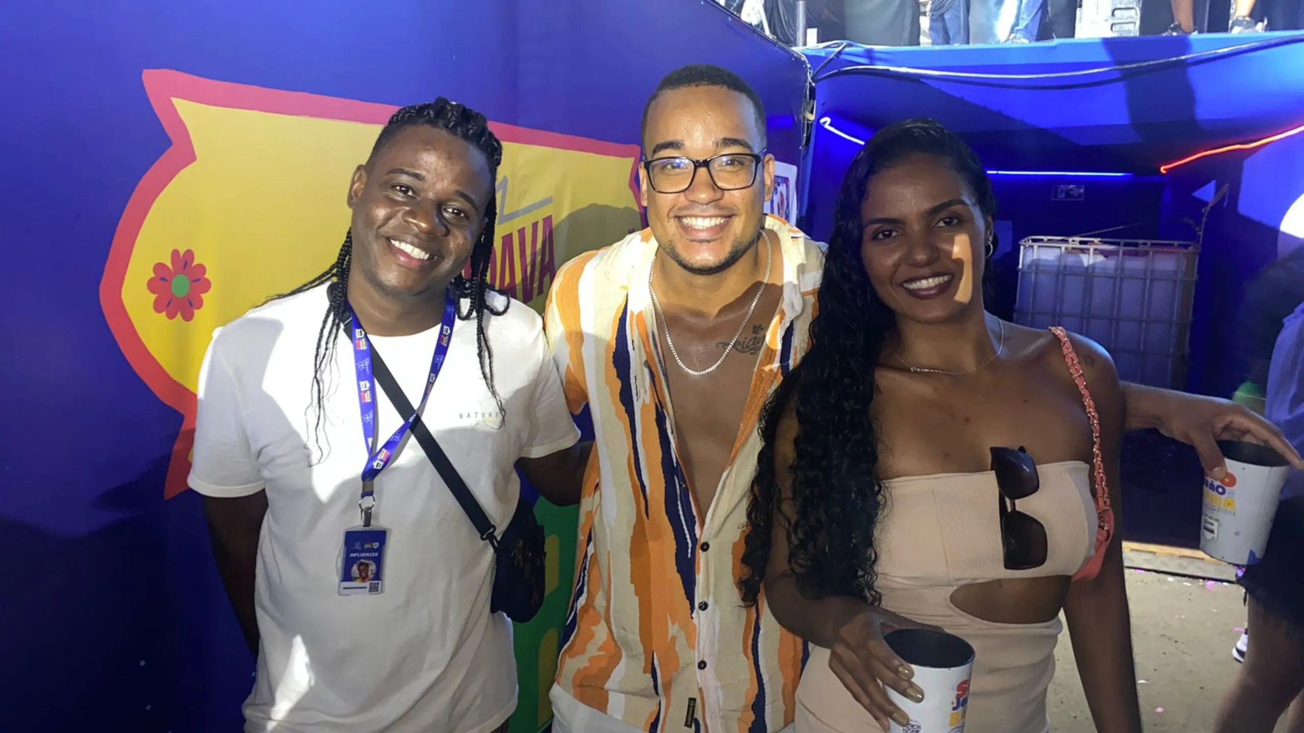 Viny Ramos, Anderson Simplício e Taiane Simplício posam para foto