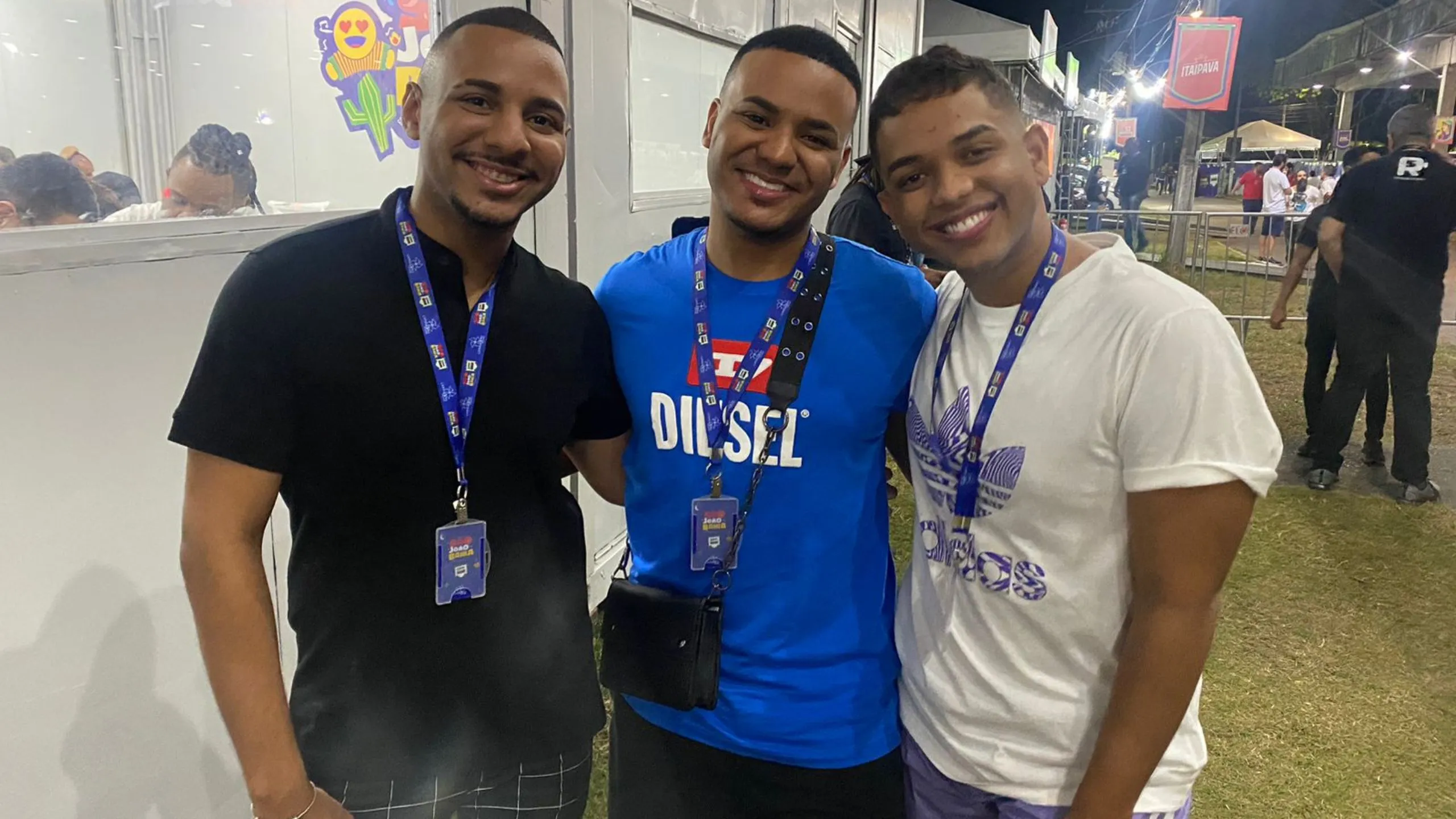 Rone Lima, Alesson Lima e Jadson Faleta posam para foto