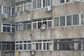 Imagem ilustrativa da imagem Jogar coisas pela janela é perigoso e pode ser fatal: não façam!