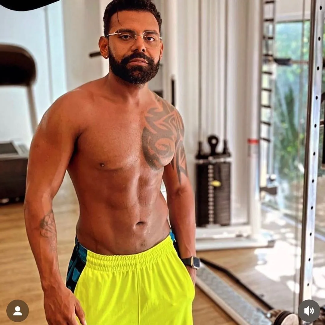 Pablo do Arrocha ostenta 'tanquinho'