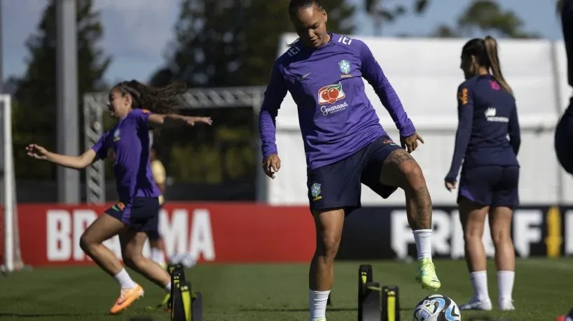 Seleção brasileira treina um dia após jogo - treino.