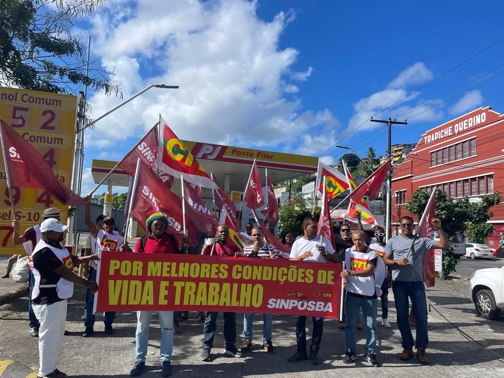 Imagem ilustrativa da imagem Trabalhadores em postos de combustíveis realizam manifestação