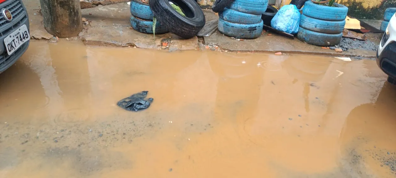 Obra na rua Direta do Uruguai tem causado transtornos