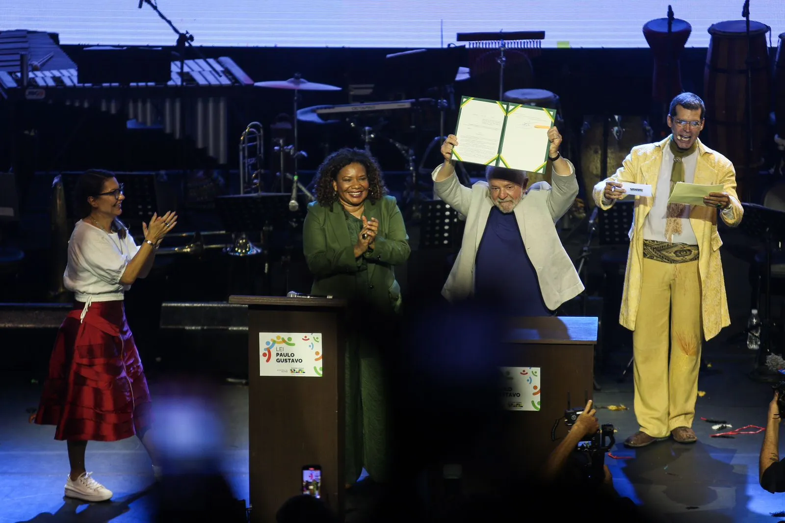 Presidente e ministra Margareth Menezes sacramentam Lei Paulo Gustavo